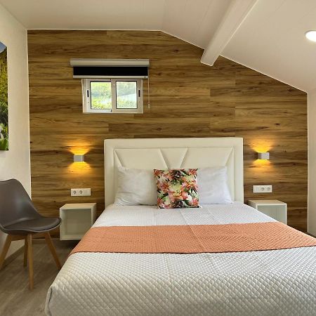 Paradise Apartments III Санта Круз да Флорес Екстериор снимка