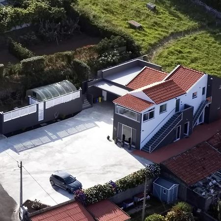 Paradise Apartments III Санта Круз да Флорес Екстериор снимка