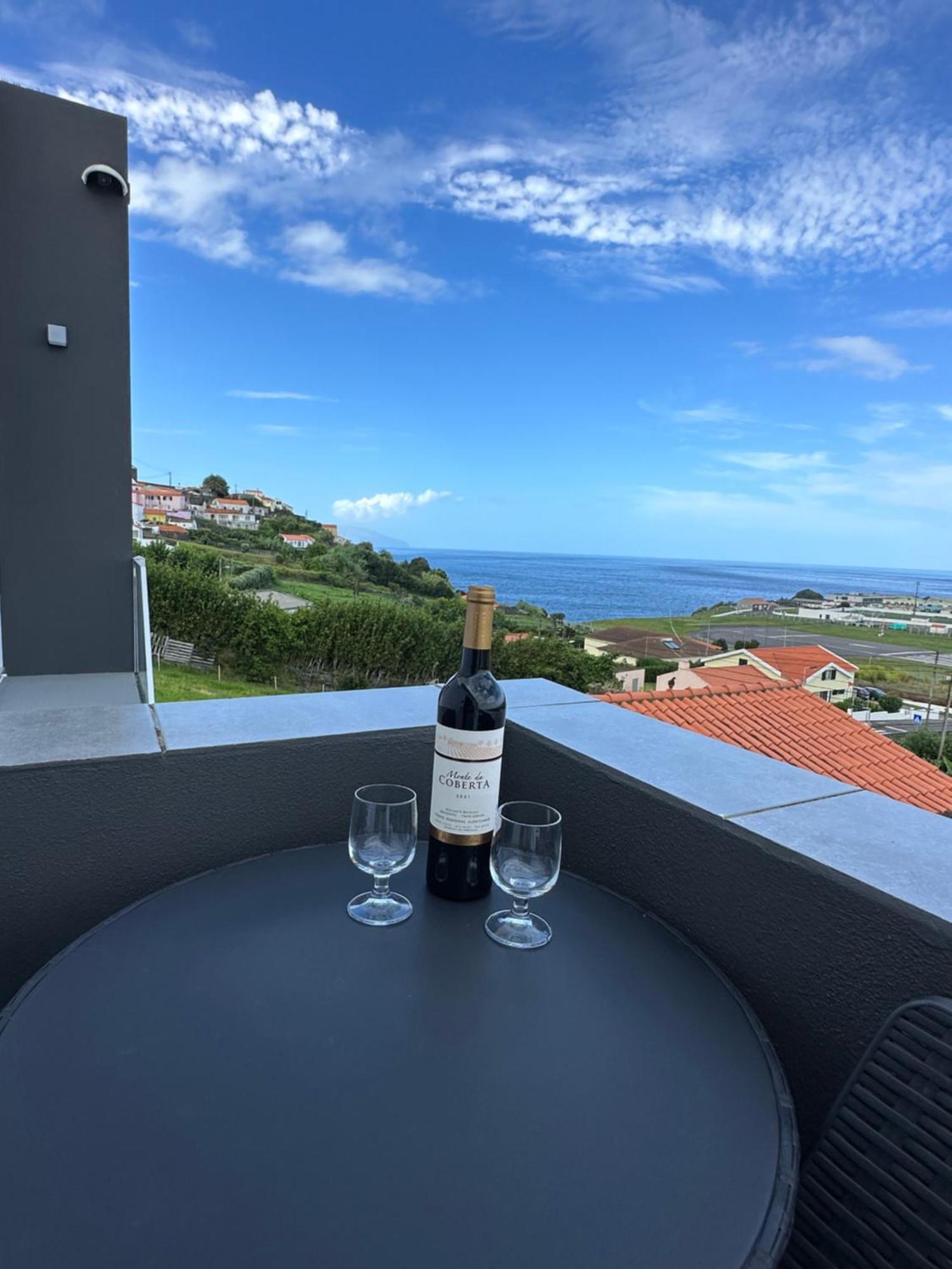 Paradise Apartments III Санта Круз да Флорес Екстериор снимка